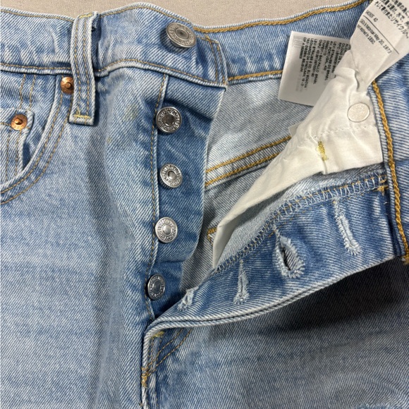 Levis NWT Ribcage Button Fly Light Wash Distressed Denim Shorts Women’s Size 24 - Picture 4 of 10